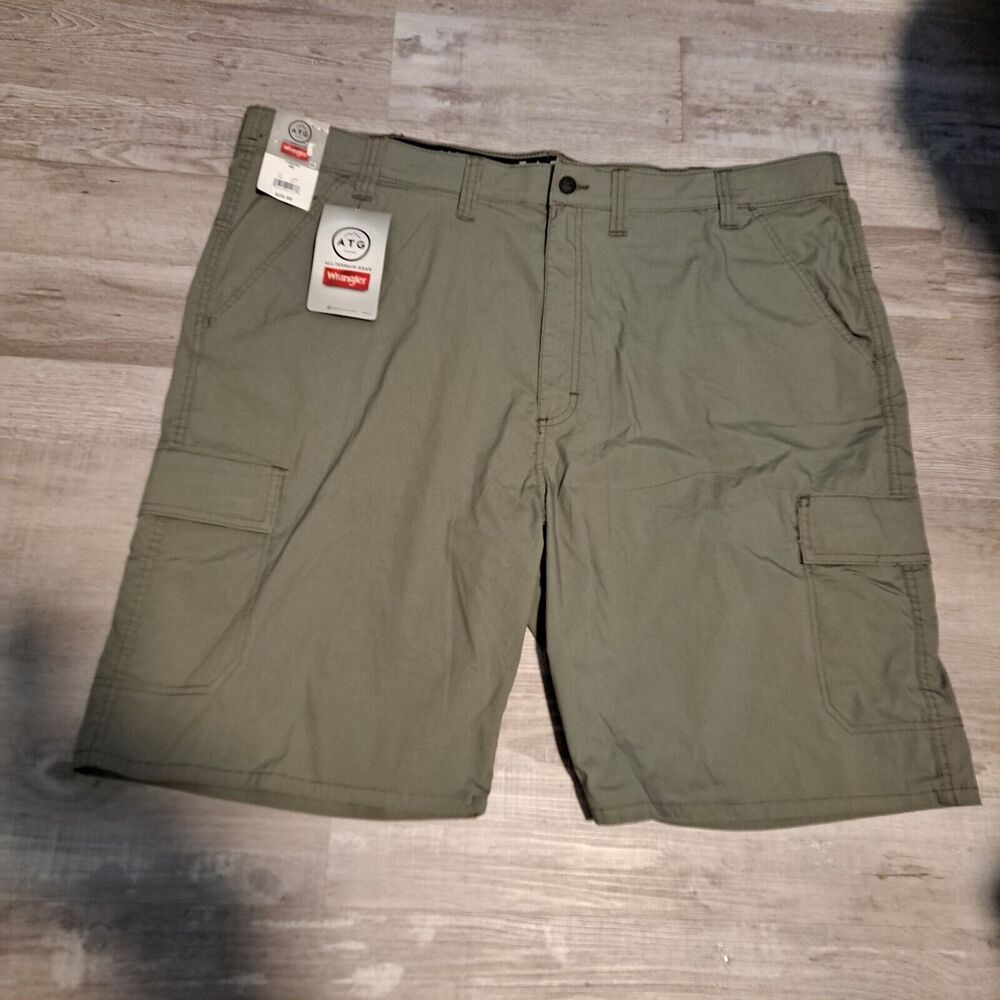 ATG by Wrangler Men's All-Terrain UV Protection Olive Cargo Shorts Sz 46